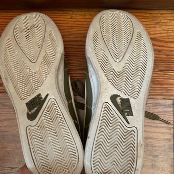Nike Men’s Sweet Legacy Size 11 Olive Green Shoes - Picture 6 of 6